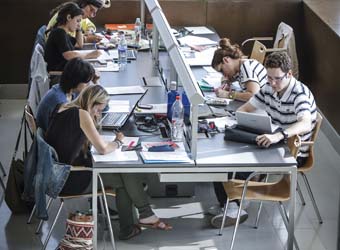 Imagen de archivo de estudiantes.